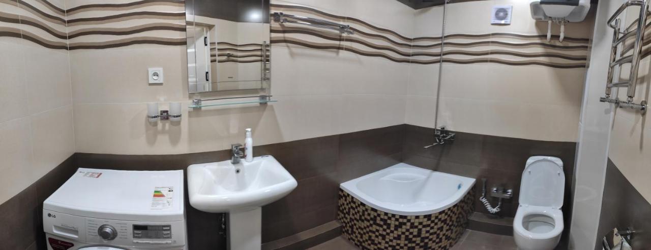 1-Bedroom Apartment In The Very City Center タシュケント エクステリア 写真
