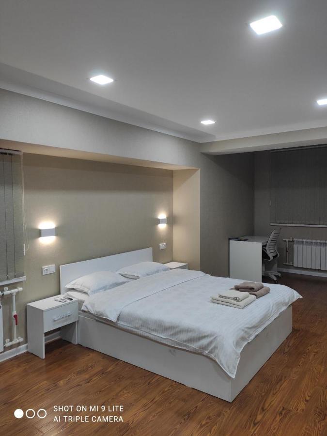 1-Bedroom Apartment In The Very City Center タシュケント エクステリア 写真